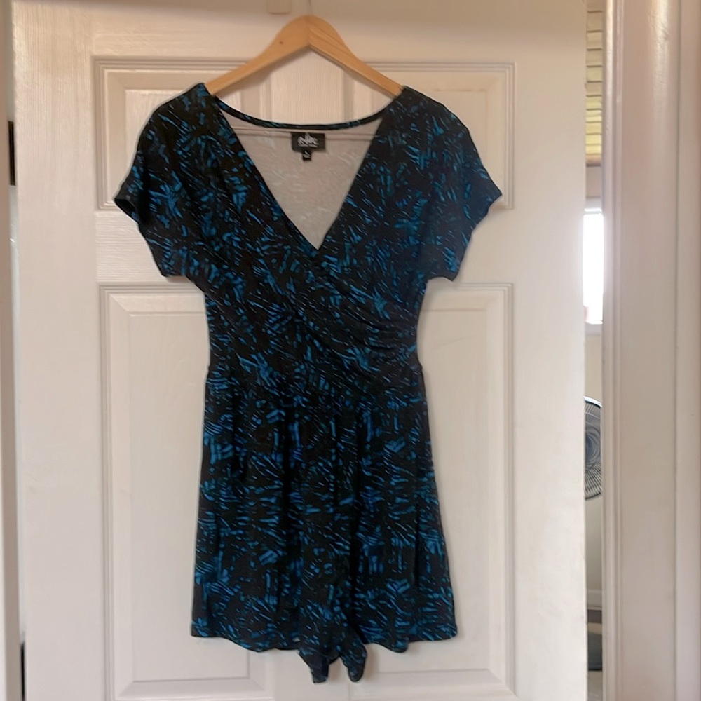 A-Line Hawaii Made black and blue romper w pockets size large